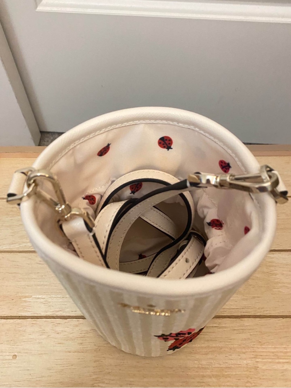 Kate Spade Cream Straw Crossbody w leather strap Pink Red Ladybug Detail NWOT - Picture 6 of 8
